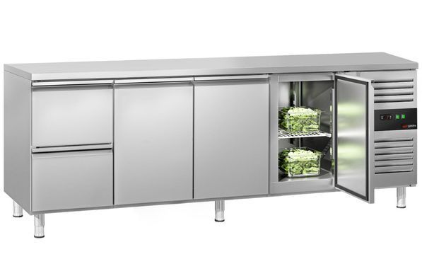 Холодильний стіл 553 л, 3 двері, 2 шухляди, без борта ECO GGM Gastro KTS227ND#3T#2S