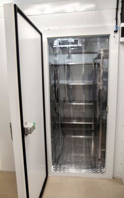 Дверь холодильной камеры одностворчатая "Стандарт"