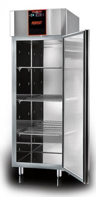 Холодильна шафа Tecnodom AF07PKMTN відчинена
